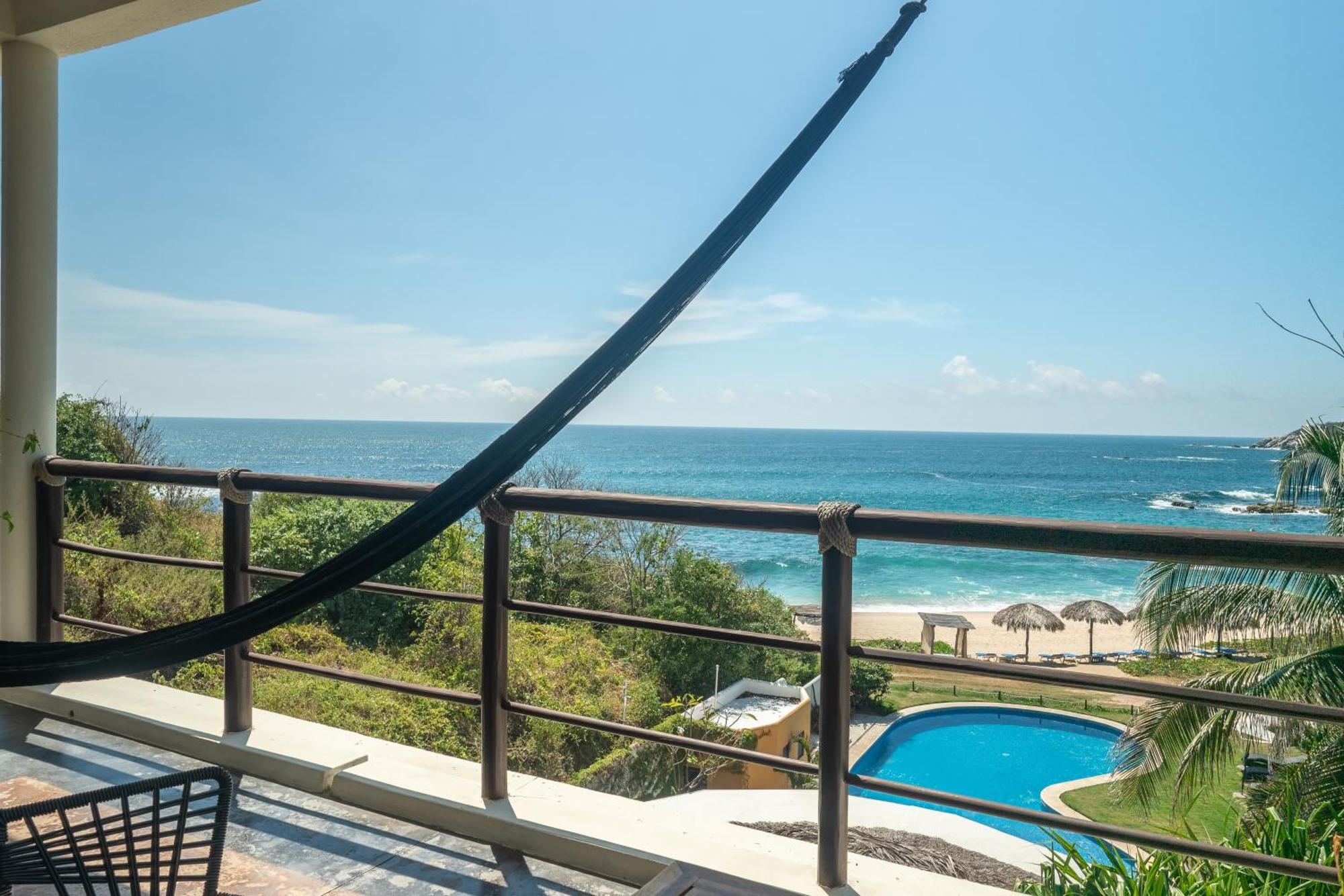 Manta Raya Hotel - Right On The Beach Cuatunalco Extérieur photo