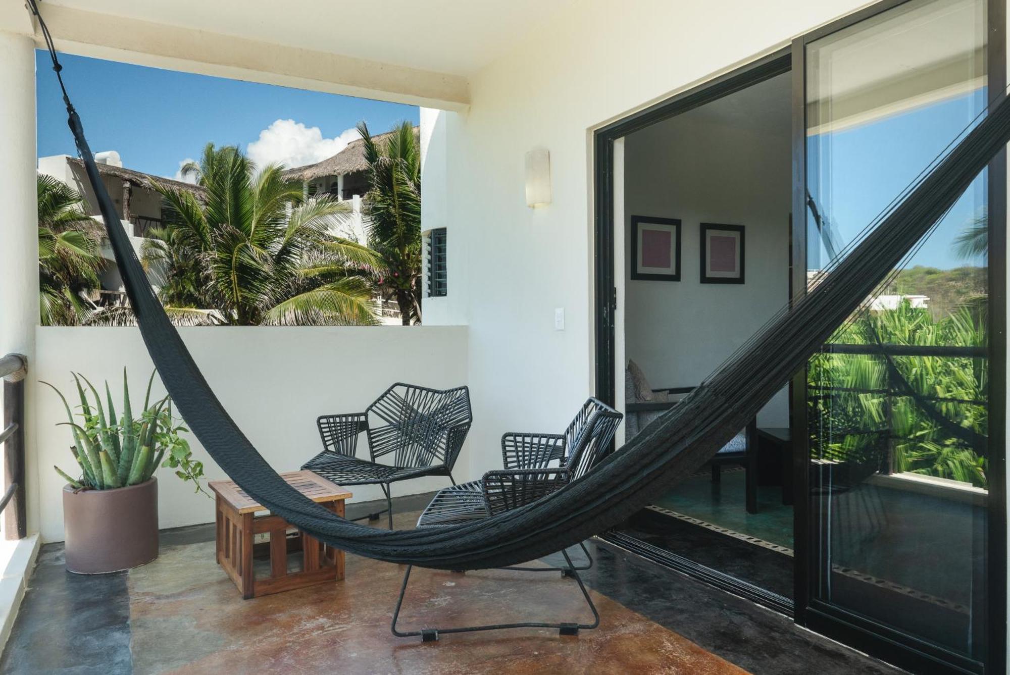 Manta Raya Hotel - Right On The Beach Cuatunalco Extérieur photo