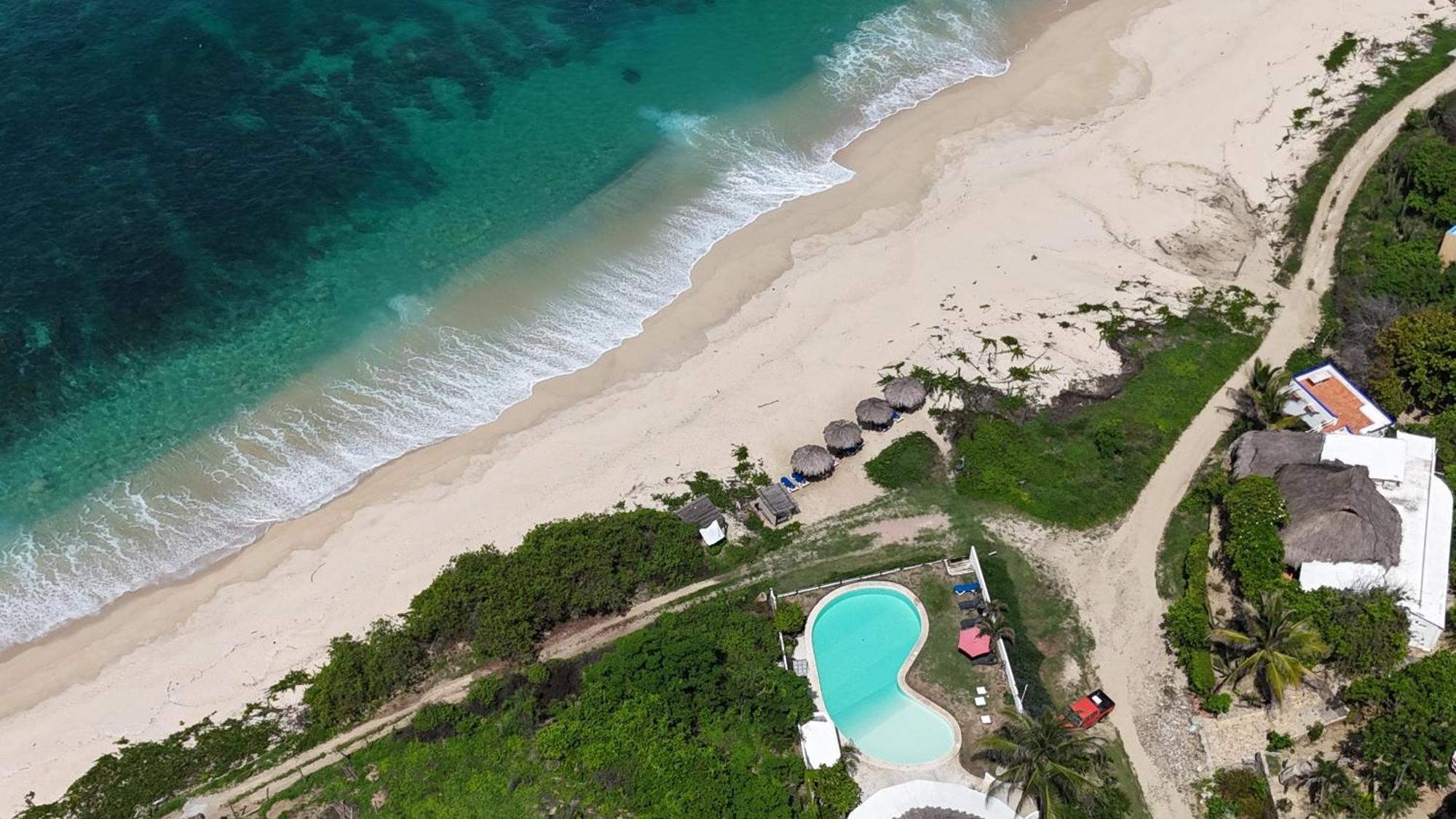 Manta Raya Hotel - Right On The Beach Cuatunalco Extérieur photo